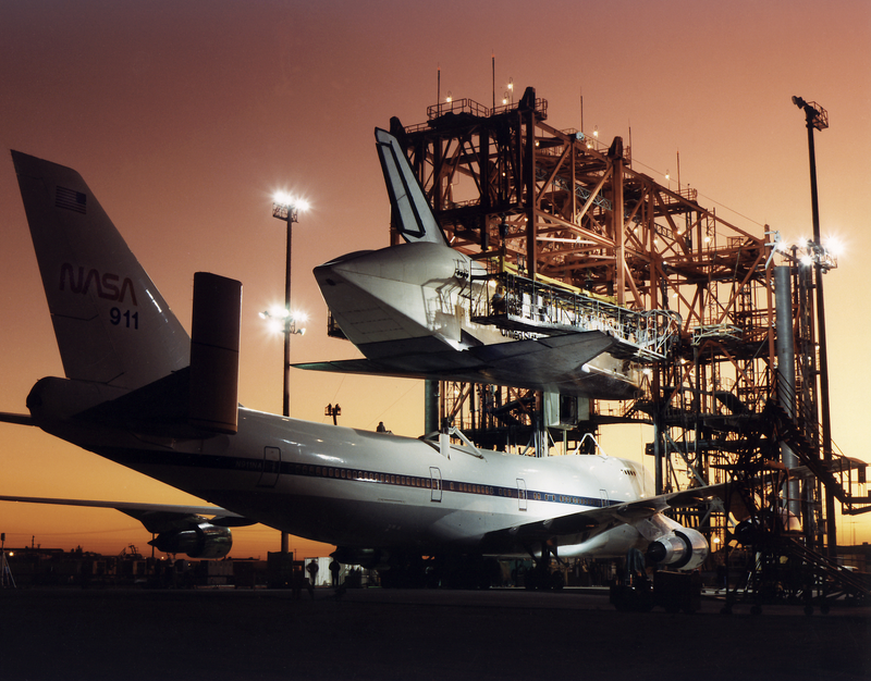 Illustration for article titled This Enormous Freak Of A Plane Was Designed To Carry A Space Shuttle